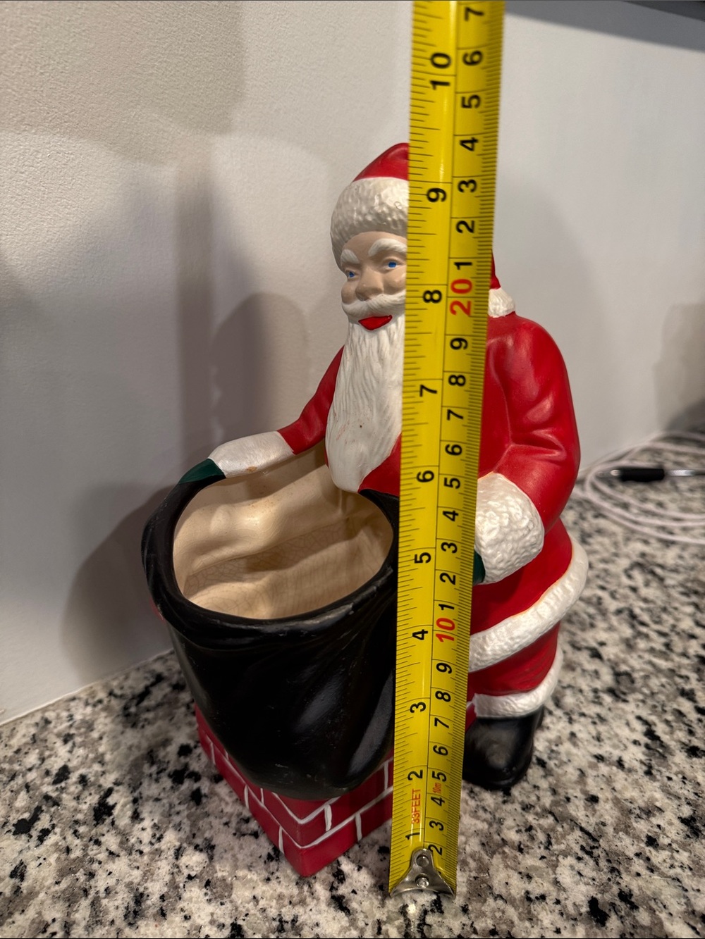 Vintage ceramic Santa planter decor - Picture 6 of 6